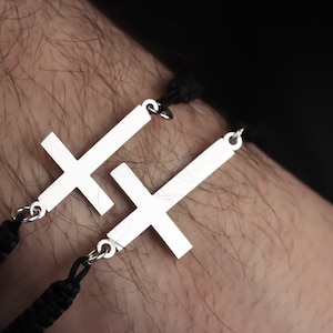 Pulseira masculina com nome cruzado • Pulseira com cordão com nome personalizado • Pulseira personalizada em prata esterlina • Pulseira com cruz inicial • Presente de aniversário para ele