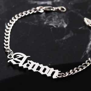 Brazalete de hombre con nombre personalizado • Brazalete de nombre Gotik personalizado • Brazalete de plata de ley con nombre de cadena curb • Brazalete de oro con nombre en inglés antiguo