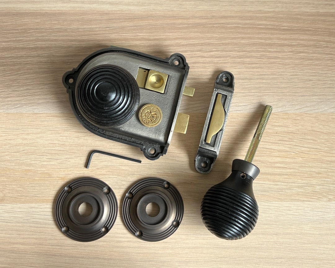 IronmongeryWorld Victorian Rim Lock Door Knob Set - Polished Chrome, Snib Latch, Bathroom/Bedroom