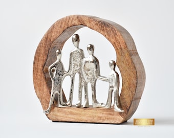 Statue abstraite de la famille de quatre personnes, décoration en métal et bois, cadeau sur pied fait main, élément décoratif pour le salon, cadeau d'anniversaire pour parents