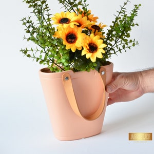 Maceta de cerámica con forma de bolso, color melocotón, decorativa, con forma de bolso de mujer, ideal para decorar estantes, regalo de inauguración de casa o como elegante maceta de cerámica.