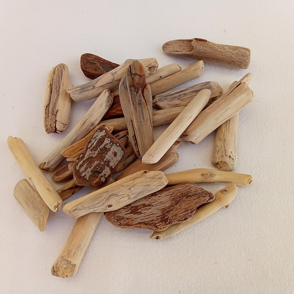 Small driftwood pieces. Driftwood chunks. 30-60 mm (1.18" - 2.36") Craft DIY driftwood. Rustic decor. Driftwood sticks. Natural wood. 26 pcs