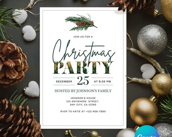 Puede incluir: Una plantilla de invitación a una fiesta de Navidad con un diseño festivo. La invitación presenta una escritura elegante y una ilustración de rama de pino. El texto incluye la fecha, la hora y los detalles del anfitrión. El logotipo de Canva es visible.