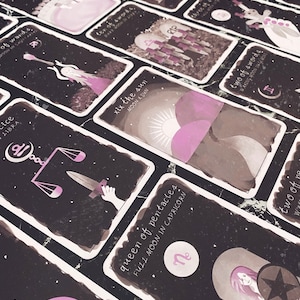 Tarotdeck: Moon Manifesting Tarot door Kyra Howearth. Kaartspel met 82 kaarten, gids, doos. afbeelding 4
