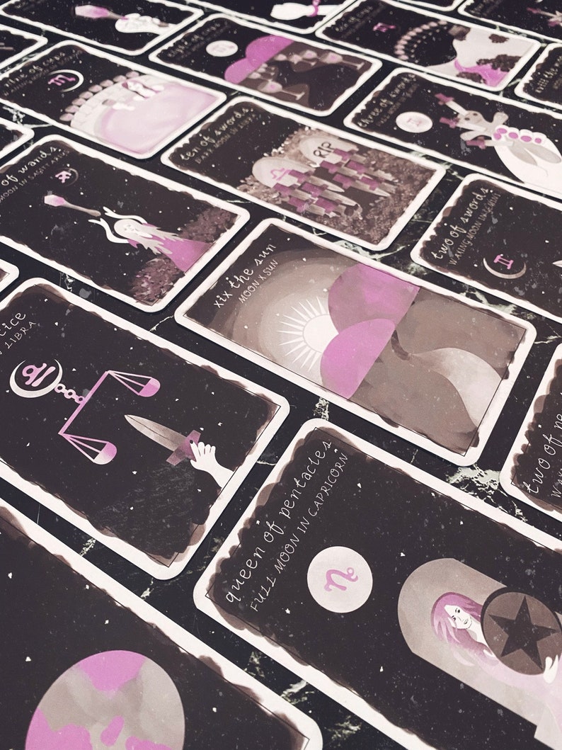 Tarotdeck: Moon Manifesting Tarot door Kyra Howearth. Kaartspel met 82 kaarten, gids, doos. afbeelding 4