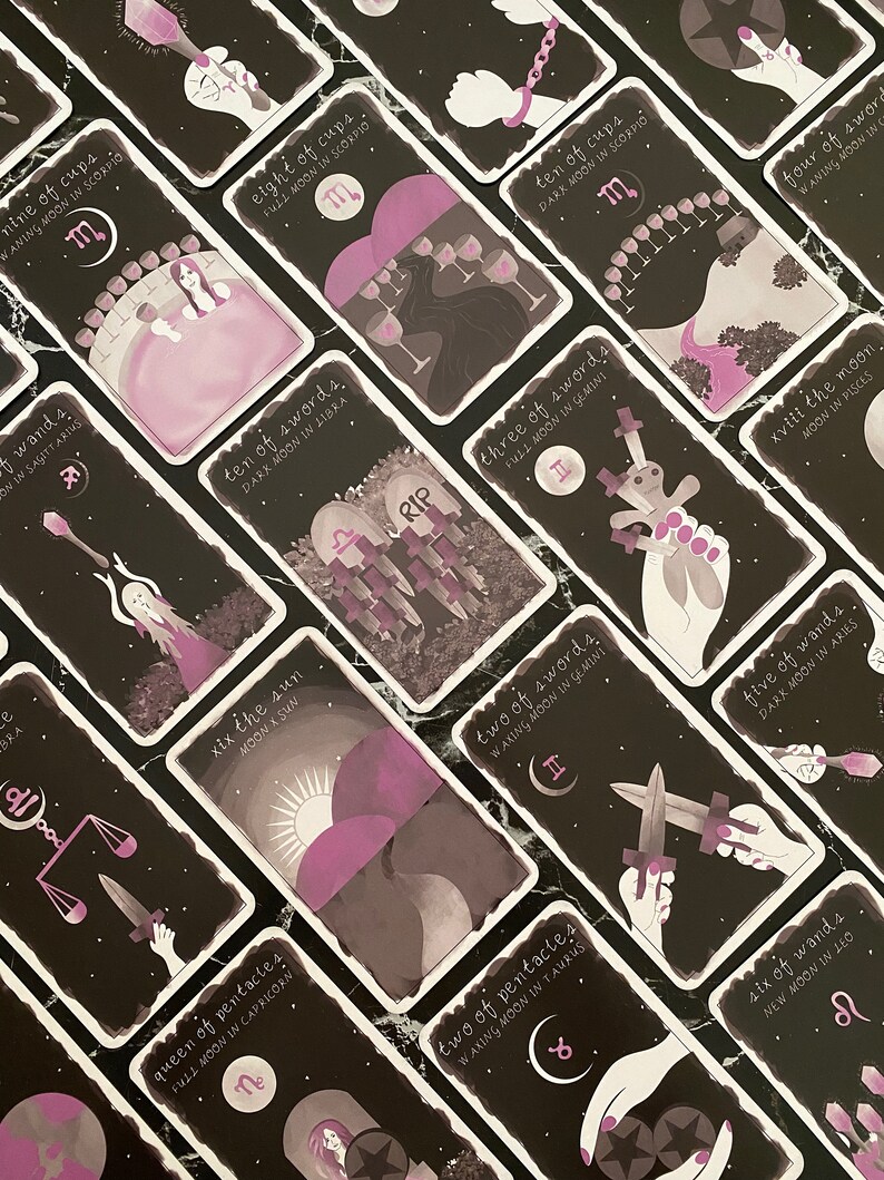 Tarotdeck: Moon Manifesting Tarot door Kyra Howearth. Kaartspel met 82 kaarten, gids, doos. afbeelding 2