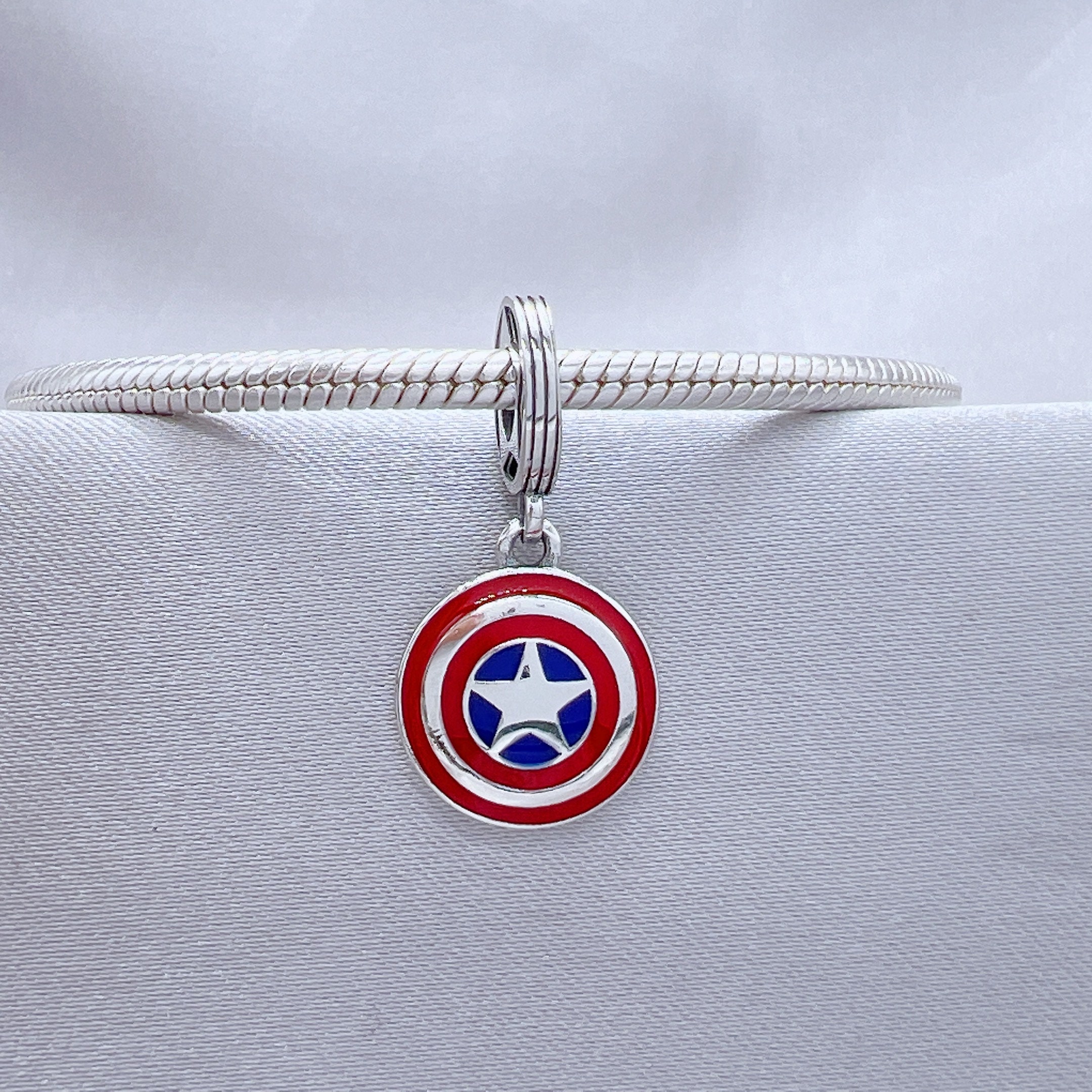 brændt offset Tilsvarende Avengers Captain America Shield Charm Bracelets DIY Bracelet - Etsy