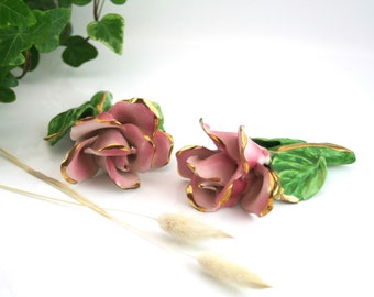 金彩の縁取りが施された磁器のバラの置物、ヴィンテージの手彫り花飾りテーブル装飾