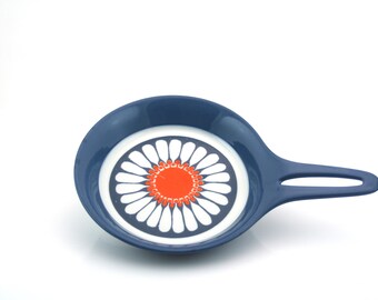Figgjo Flint Daisy Skillet, Turi Design Daisy Ceramic Frying-pan, Iconic Daisy Design Small Serving Dish, Mid-century Modern Scandinavian