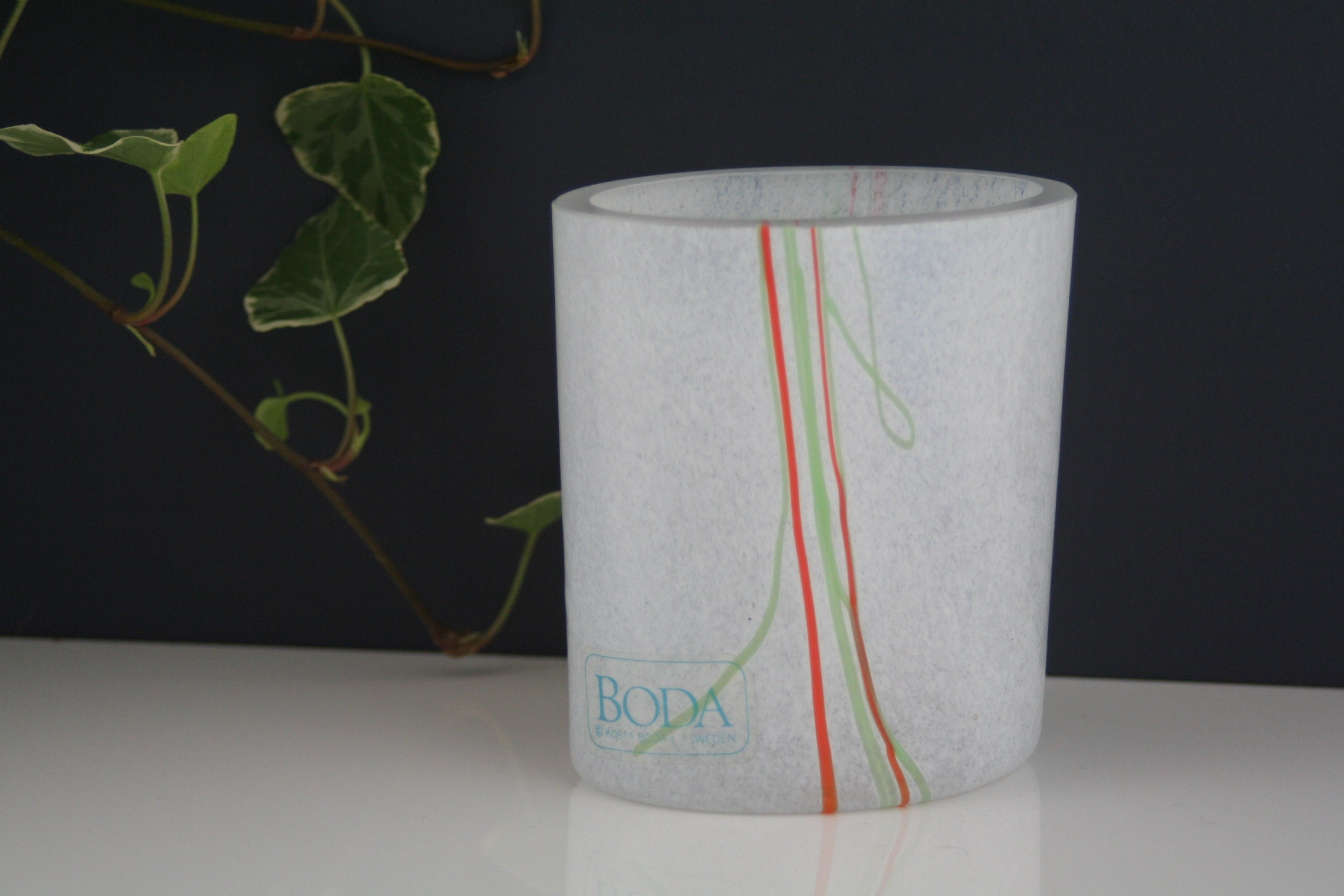 Kosta Boda 花瓶 – Bertil Vallien 作のレインボー シリーズ