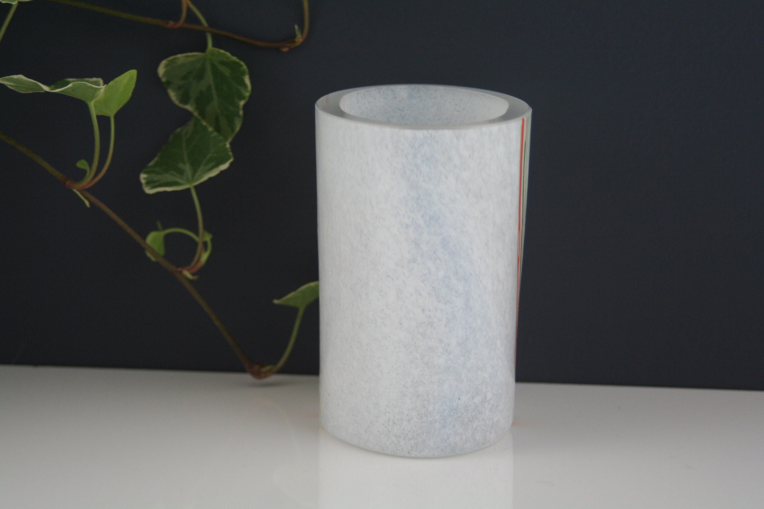 Kosta Boda 花瓶 – Bertil Vallien 作のレインボー シリーズ