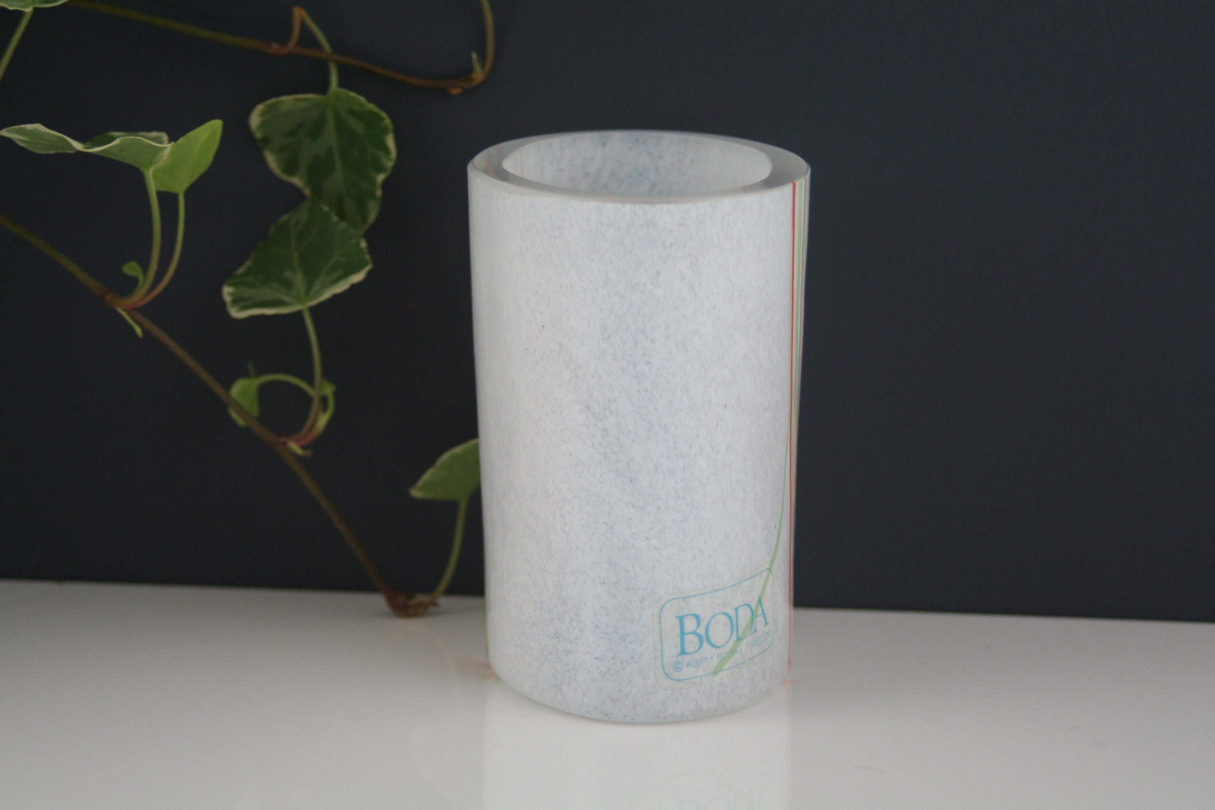 Kosta Boda 花瓶 – Bertil Vallien 作のレインボー シリーズ