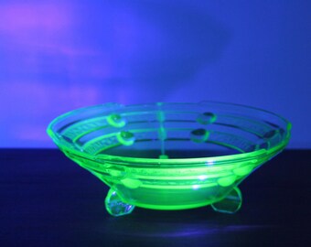 Art Deco Uranium Glass Fruit Bowl – Vaseline Green, 1930s