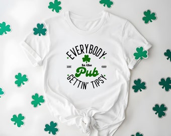 Everybody In The Pub Gettin' Tipsy Shirt, Funny St Patrick's Day T-Shirt, Irish Drinking Party Tee, Retro Shamrock Pub Shirt Gift
