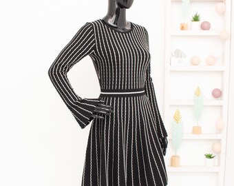 karen millen black and white knitted dress Karen Millen Contrast Wave Knit Dress With Fringing in Mono