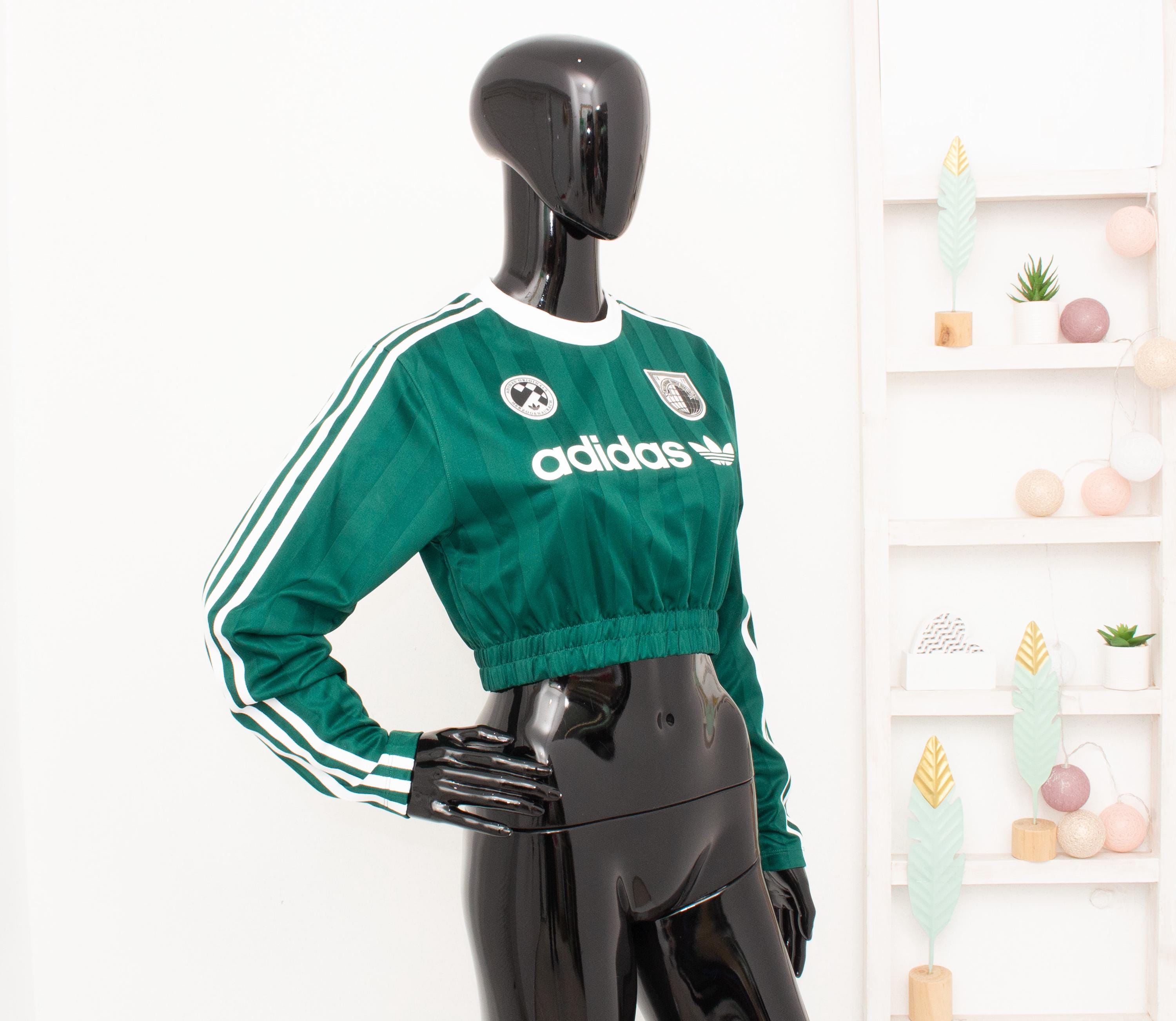 adidas 緑色クロップドトップス長袖Tシャツ ショート丈トップス アディダス