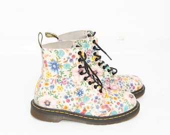 DR MARTENS Boots 1460 Pascal Wanderlust White Floral Leather Ankle 39 UK6 US8