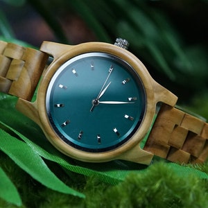 Engraved Women&#39;s Wooden Watch, Personalized gift for her, A Thoughtful Mother&#39;s Day Present, anniversary Gifts for my wife