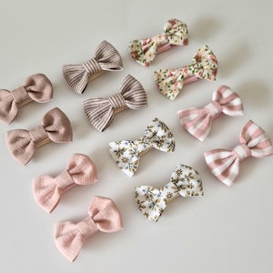 Mini Bow Clip Set of 2, Baby bow, soft hair clips, small hair clips, mini hair clips, mini linen bow, newborn bow, toddler hair bow clips