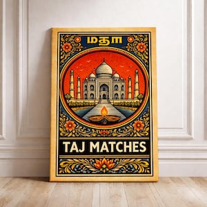Könnte beinhalten: Ein gerahmter Druck mit einer stilisierten Illustration des Taj Mahal. Das Kunstwerk ist vor einem roten und orangefarbenen Hintergrund angeordnet, mit dem Text "TAJ MATCHES" am unteren Rand. Der Druck hat eine Vintage-Ästhetik mit floralen und ornamentalen Details.