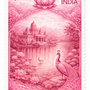 Puede incluir: Sello postal rosa de la India con una ilustración detallada de un palacio junto a un lago, un pavo real y flores de loto. El sello tiene el valor 13,00 y la palabra "INDIA" en inglés e hindi.