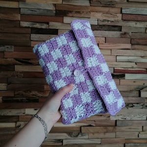 Crochet pattern checkered booksleeve