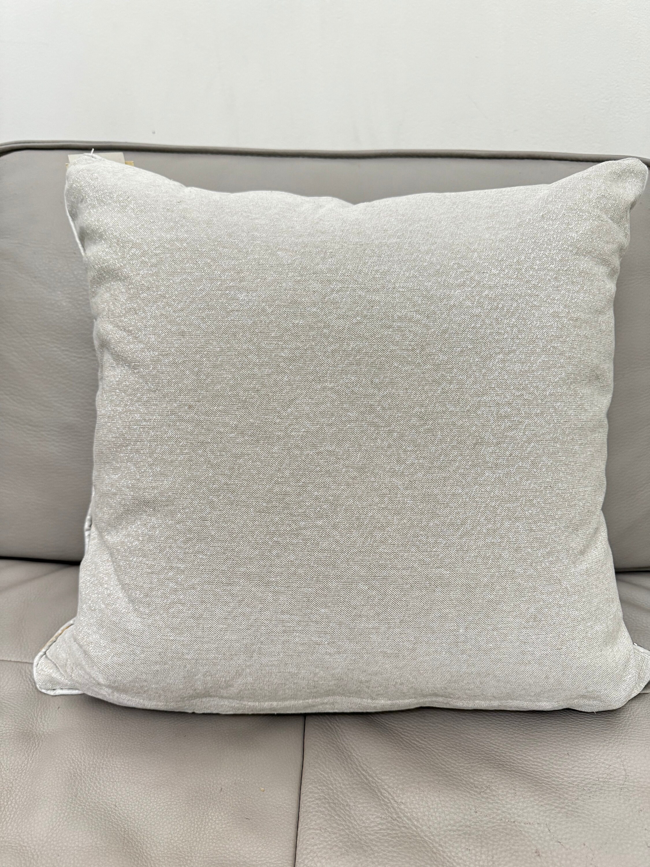 Artistic Accents Coussin Embroidered Beaded Rhinestone 19x19 Jeweled