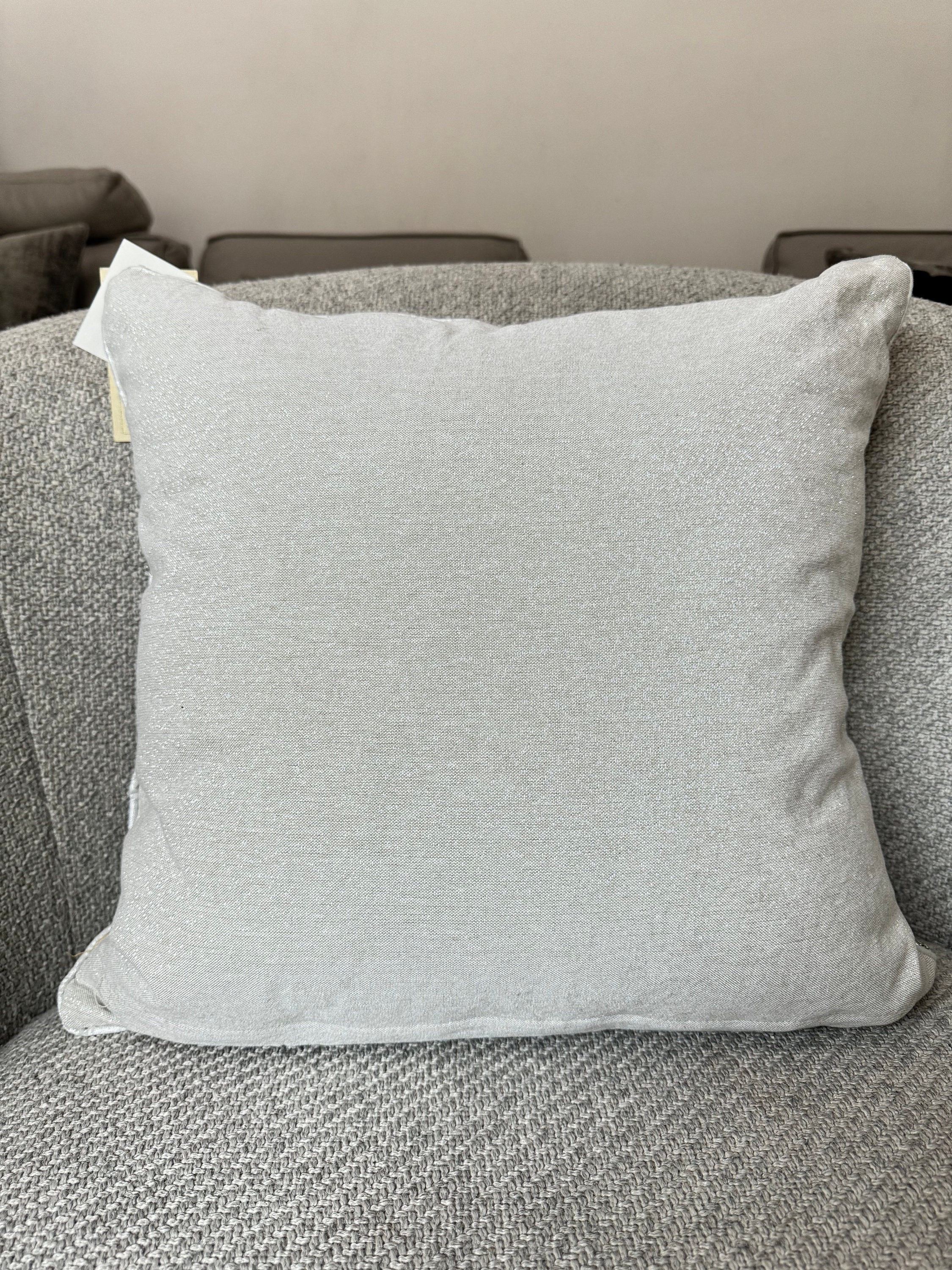 Artistic Accents Coussin Embroidered Beaded Rhinestone 19x19 Jeweled