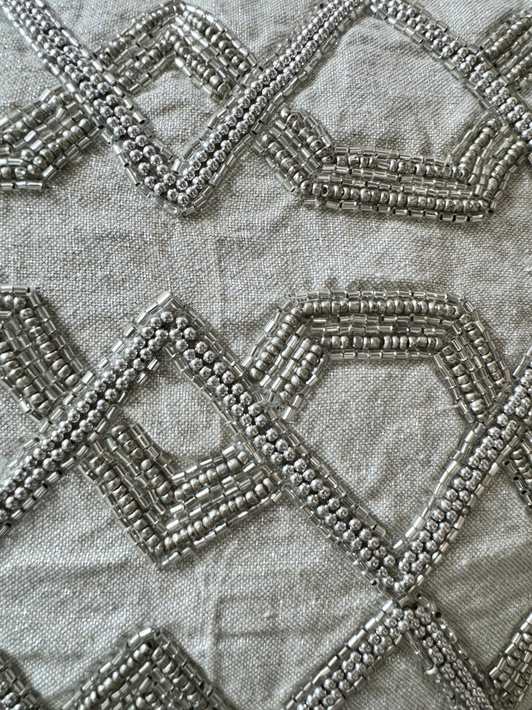 Artistic Accents Coussin Embroidered Beaded Rhinestone 19x19 Jeweled