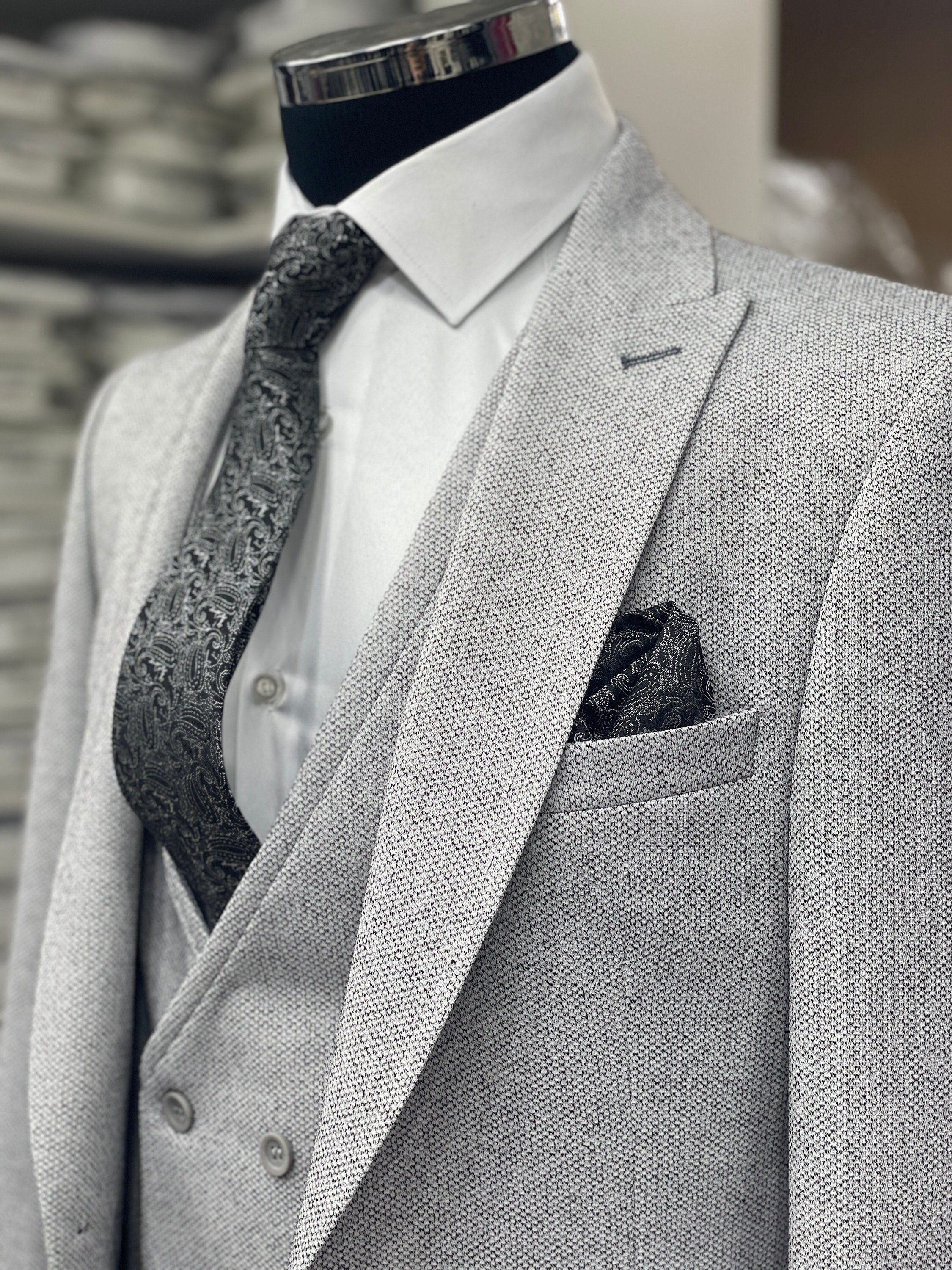 9 New Designs of Grey Vests for Men and Women in Trend
