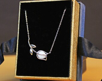 Collar de tulipán con piedra de ópalo, joyería de tulipán de plata de piedra de ópalo, collar de flores de plata, collar de tulipán de piedra de ópalo, regalo para ella