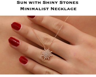 Sonne mit funkelnden Steinen Minimalist Halskette, Sonne Halskette für Frauen, Sommer Schmuck, Sonne Geschenk, Sunburst Anhänger, zierlicher glänzender Sonnen Anhänger