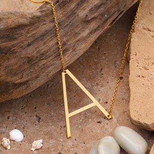 Collar inicial grande, collar de monograma de letras de gran tamaño, joyería de letras grandes laterales, collar de letras personalizado, regalo para ella
