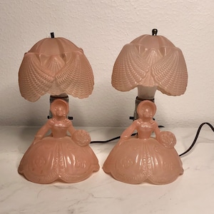Pair of Vintage Pink Southern Belle Lamps. Beautiful Pair of Pink 1940&#39;s Era L.E. Smith Depression Glass Boudoir Lamps.