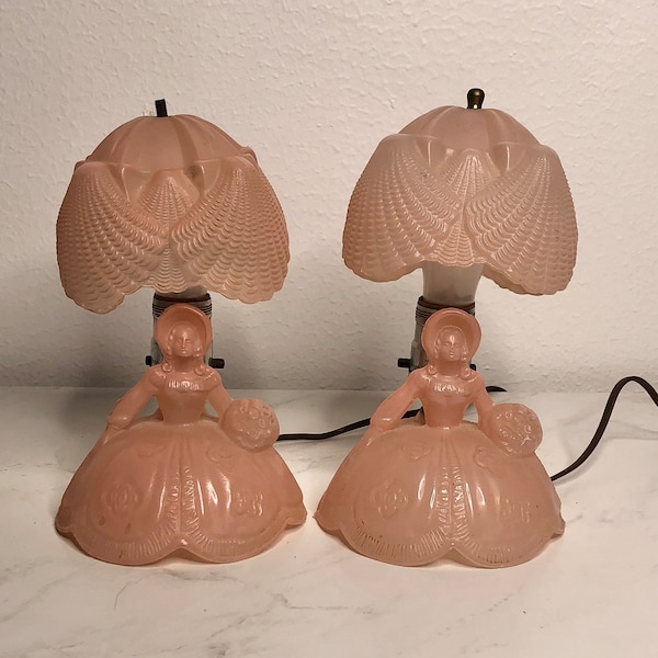 Pair of Vintage Pink Southern Belle Lamps. Beautiful Pair of Pink 1940's Era L.E. Smith Depression Glass Boudoir Lamps.