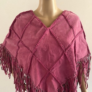 Vintage 70s Pink Leather Fringed Poncho. Women&#39;s Hippie Poncho with Crocheted Diamond Pattern. Size Small / Medium.