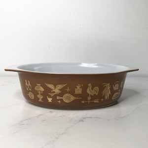 Vintage Pyrex Early American Casserole Dish. Pyrex 045, 2 1/2 Quart .