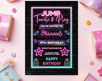 Puede incluir: Una tarjeta de invitación de cumpleaños rectangular con un fondo de pared de ladrillo negro y texto y gráficos de estilo neón. El texto dice JUMP Tumble & Play, YOU'RE INVITED TO Briana's 9TH BIRTHDAY, BOUNCE TRAMPOLINE PARK, JUNE 20, 6-8 PM, 112 BOUNCE STREET UNION CITY, CA 95487 y HAPPY BIRTHDAY.