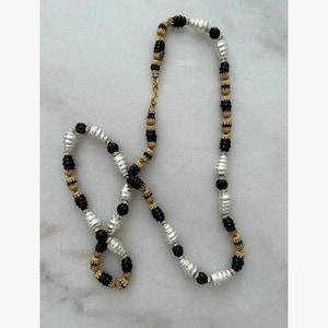 Authentic CHANEL Vintage Glass Pearl and Strass Black&White classic long necklace, 1985, Chanel pearl necklace