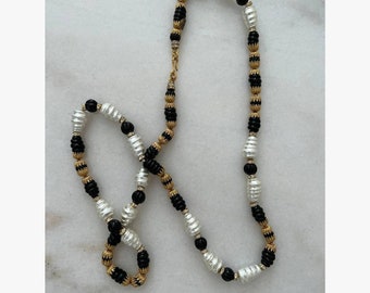 Authentic CHANEL Vintage Glass Pearl and Strass Black&White classic long necklace, 1985, Chanel pearl necklace