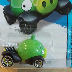 Hot Wheels - Angry Birds - &quot;Minion Pig&quot; - NIP - Green