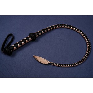 Dragon Tail Whip/Single Tail Whip/Short Bullwhip/BDSM Bull Whip/Mini Snake Whip/BDSM Whips/Leather Whip Spanking/Impact Play Whip Mature Black & Golden
