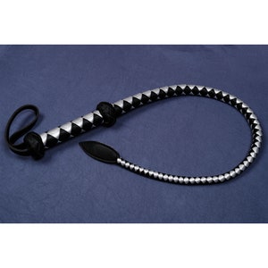 Dragon Tail Whip/Single Tail Whip/Short Bullwhip/BDSM Bull Whip/Mini Snake Whip/BDSM Whips/Leather Whip Spanking/Impact Play Whip Mature Black & Silver