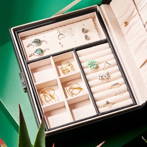 Boîte à bijoux en cuir personnalisée végétalienne / Coffret à bijoux végétalien noir personnalisé / Organiseur de bijoux / Boîte de voyage à bijoux pour elle image 7