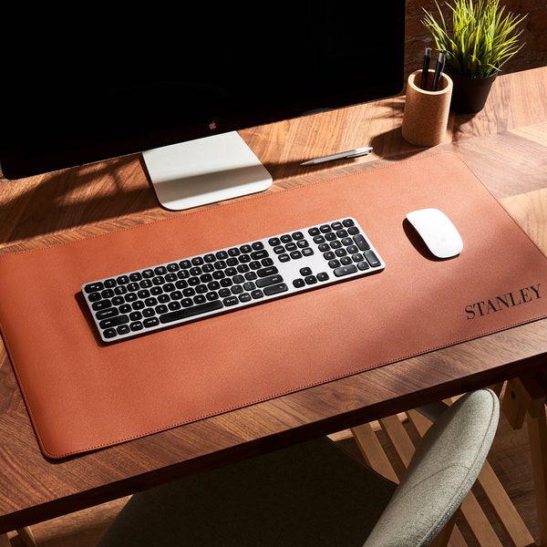Personalisierte Vegane Schreibtischunterlage / Schreibtischunterlage mit rutschfester Korkunterlage / Computer und Mauspad mit wasserfester Oberfläche / Büro-Schreibtischunterlage