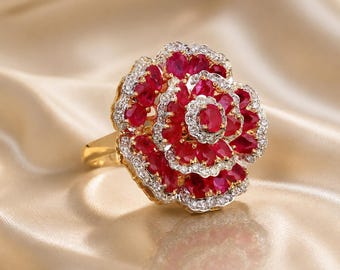 Anillo llamativo floral con rubí natural, plata de ley chapada en oro, anillo de cóctel con halo de diamantes.