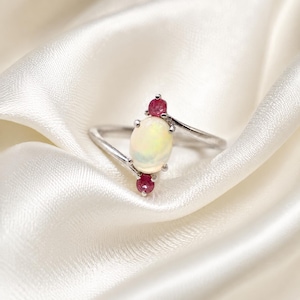 Natürlicher Opalring mit Rubin Akzenten, 925 Sterling Silber Schmuck