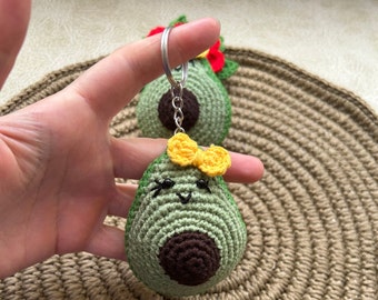 Entzückender gehäkelter Avocado-Schlüsselanhänger - Amigurumi Avocado-Charme, handgefertigtes süßes Obst-Accessoire, perfektes Geschenk für Avocado-Liebhaber & Key-Decor-Fans