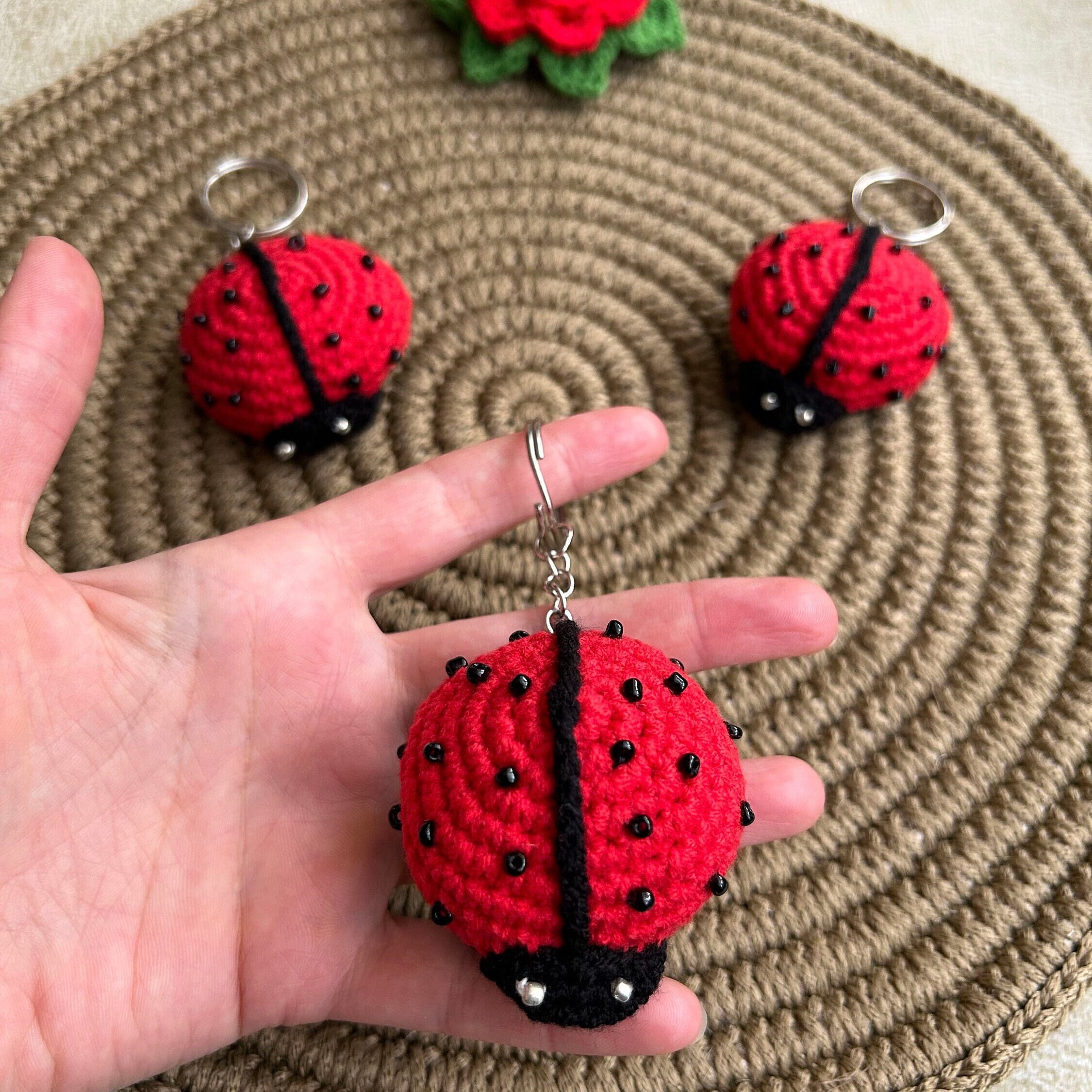 40 Stück Marienkäfer Anhänger Aus Harz – Rot-schwarz, Ca. 2,5 Cm, Für DIY Schmuck & Dekoration