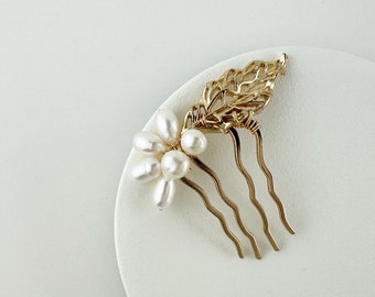 Gold leaf and freshwater pearl wedding hair comb, bridal leaf hair piece, hair comb for bride, wedding hair accessory